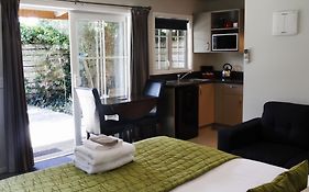 Cranford Cottages And Motel